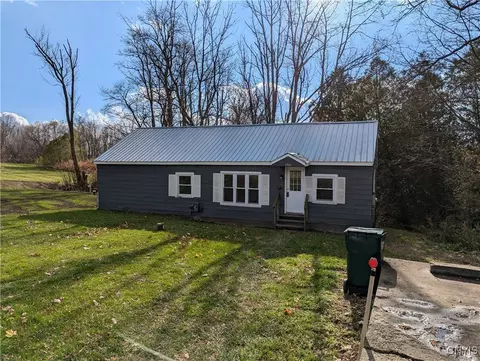 1306 County Route 9, Volney, NY 13069