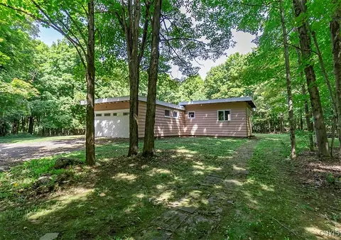 7099 Woodchuck Hill Rd, Fayetteville, NY 13066