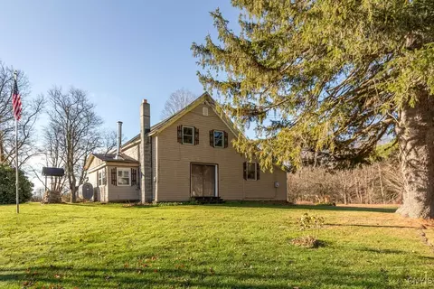 19 Woodview Dr, Parish, NY 13131