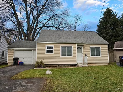 150 Rockland Dr, Syracuse, NY 13212
