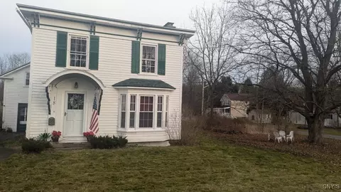 18 Hargrave St, Morris, NY 13808