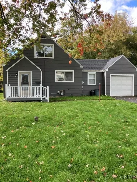 9 Parkwood Dr, East Syracuse, NY 13057