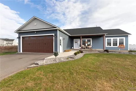 3804 Harke Ln, Liverpool, NY 13090
