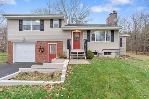 7701 Farley Ln, Manlius, NY 13104