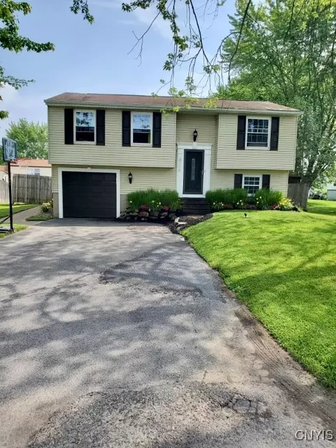 8114 Firenze Ln, Clay, NY 13041
