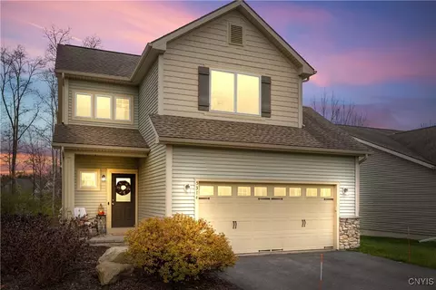 5314 Villa Ridge Ct, Lysander, NY 13027