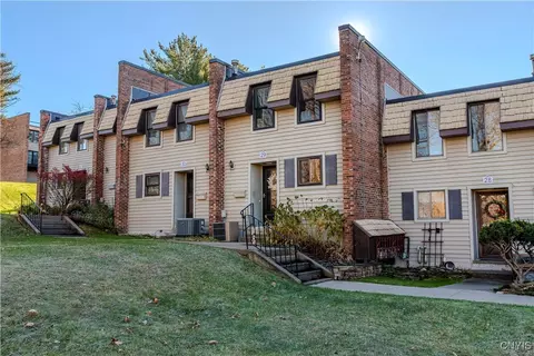 29 Chestnut Hls, New Hartford, NY 13413