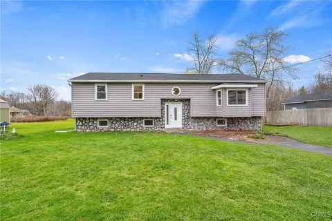 11 Porter Dr, Fulton, NY 13069
