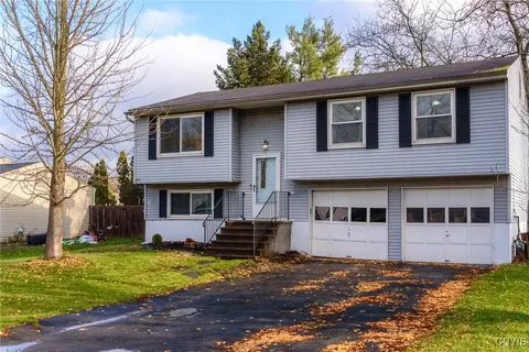 8066 Thurston Dr, Cicero, NY 13039