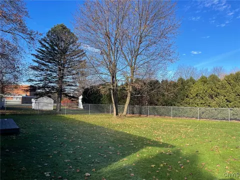 233 Maple Dr, Oneida, NY 13421 photo 5