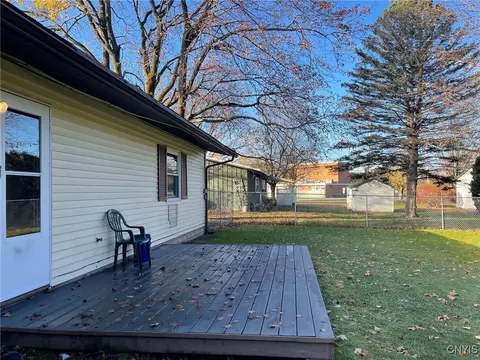 233 Maple Dr, Oneida, NY 13421 photo 4