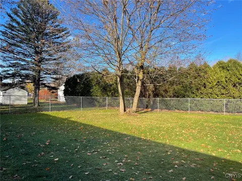 233 Maple Dr, Oneida, NY 13421 photo 6