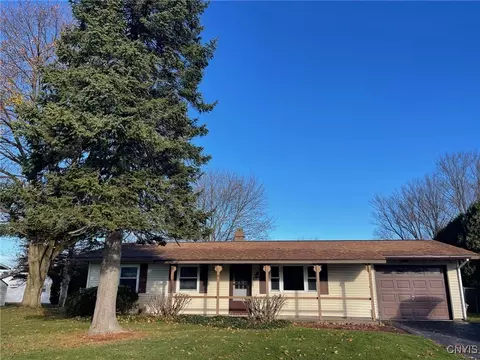 233 Maple Dr, Oneida, NY 13421 photo 2