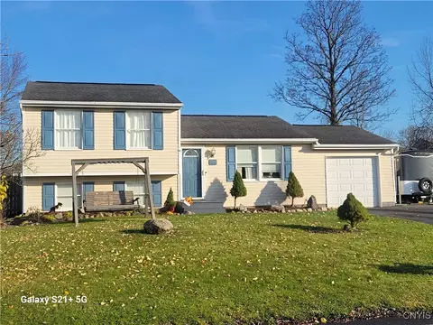 7804 Anadale Ln, Liverpool, NY 13090