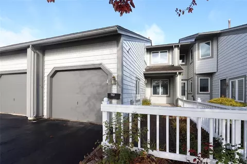 110 Midlake Cir, East Syracuse, NY 13057