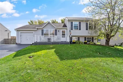 5724 Boulia Dr, Clay, NY 13041