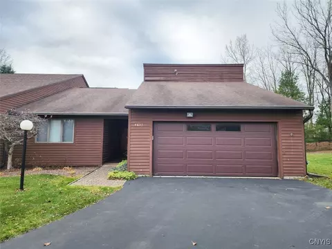4635 Wisteria Cir, Manlius, NY 13104