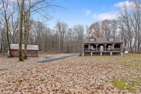 136 Sheepskin Rd, Albion, NY 13302