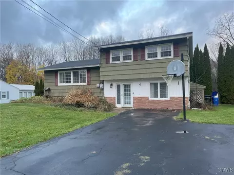 27 Kay Pat Dr, Schroeppel, NY 13135