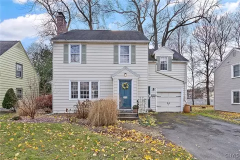 324 Lansdowne Rd, Syracuse, NY 13214