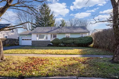 1217 Hillview Dr, Utica, NY 13501