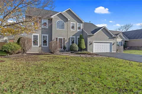 8812 Wedgefield Ln, Cicero, NY 13039
