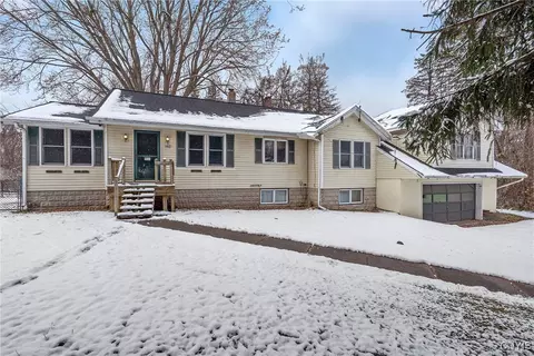 502 Garden City Dr, Salina, NY 13211