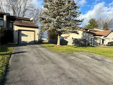 8486 Bubbling Springs Dr, Baldwinsville, NY 13027