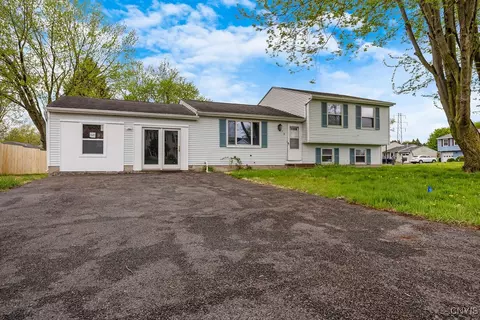 110 Snappy Ln, Salina, NY 13090