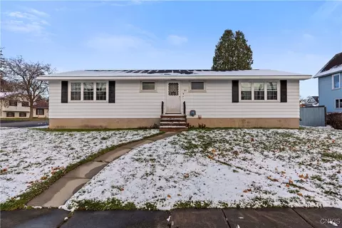 218 East Ave #2, East Syracuse, NY 13057