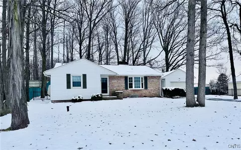 113 N Woodland Dr, Salina, NY 13088