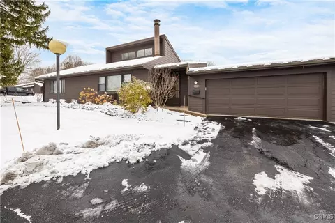 798 Fairway Cir, Van Buren, NY 13027