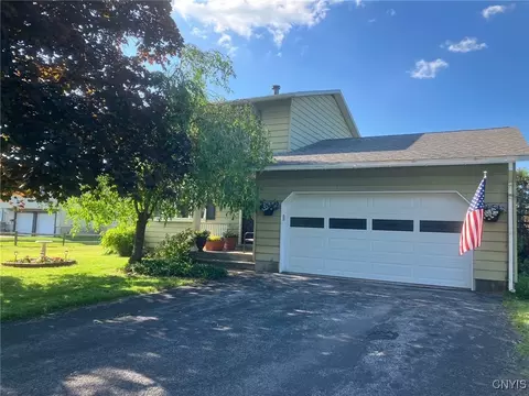 95 Richardson Dr, Syracuse, NY 13212