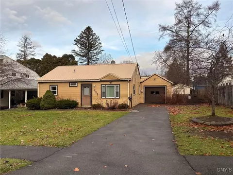 222 Lindbergh Rd, Onondaga, NY 13205