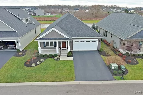 6 Saybrook Dr, Lancaster, NY 14086