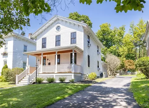 9 Academy St, Skaneateles, NY 13152