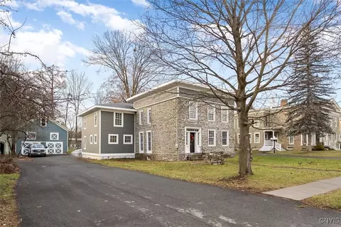 27 Madison St, Hamilton, NY 13346