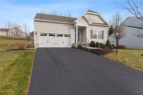 123 Shire Way, Camillus, NY 13031