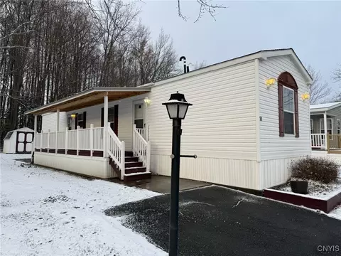 11 Germond Dr, New Hartford, NY 13413