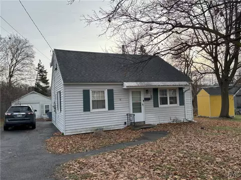100 Horseshoe Dr, Geddes, NY 13219