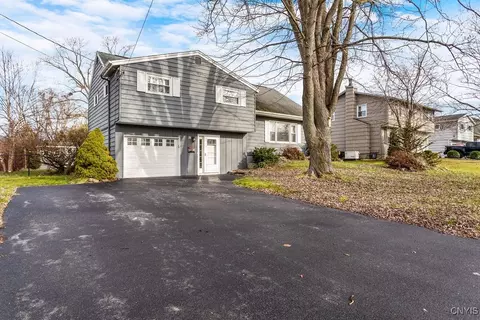 14 Oriole, Liverpool, NY 13090