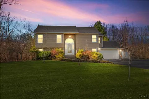 4807 Grange Rd, Clay, NY 13041