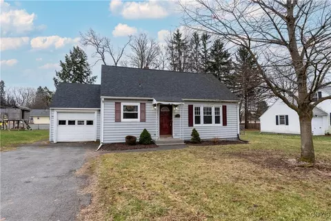 116 Hedgewood Pl, Deerfield, NY 13502