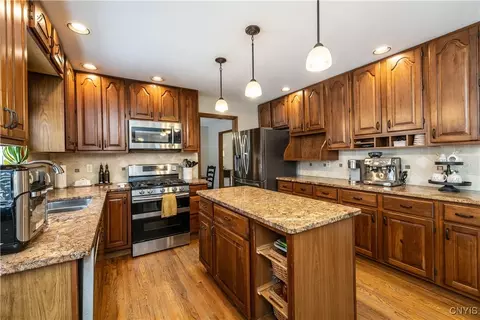 6580 Garlock Ln, Lysander, NY 13027 photo 4