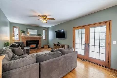 6580 Garlock Ln, Lysander, NY 13027 photo 3