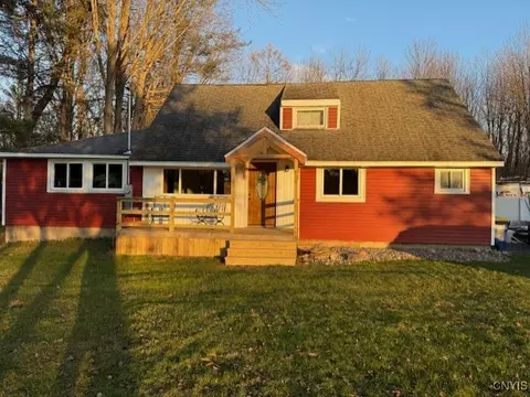 8834 Mud Lake Rd, Lysander, NY 13027