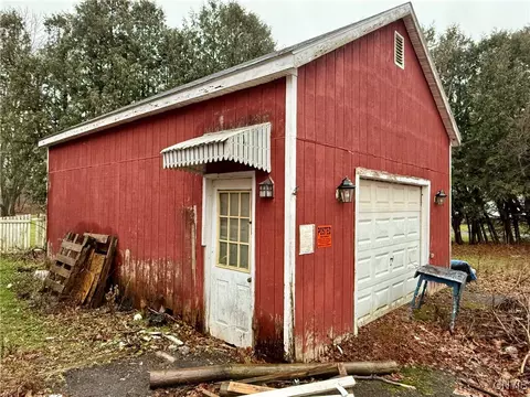 32 E 2nd St, Oneida, NY 13421 photo 2