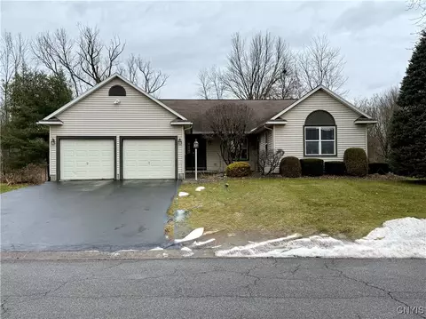 7220 Moss Creek Cir, Salina, NY 13090