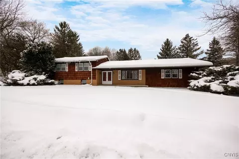7705 King Rd, Manlius, NY 13104