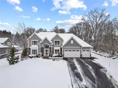4373 Chickadee Cir, Onondaga, NY 13215
